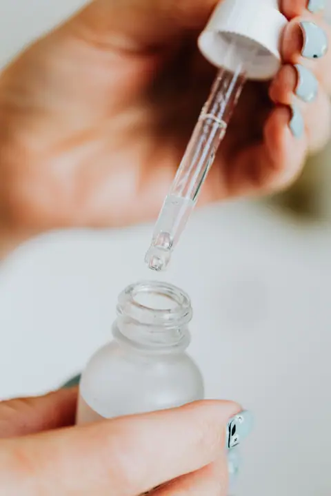 A serum dropper